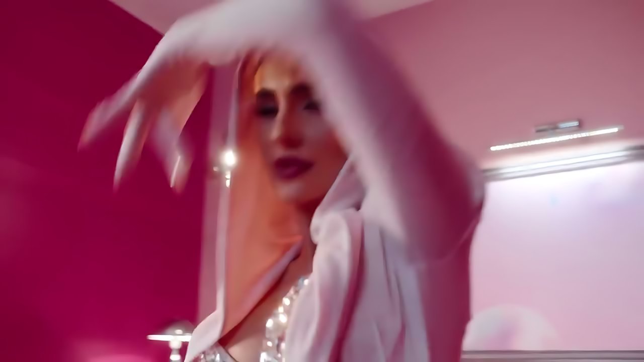 Анна Трінчер - Любов-шутер