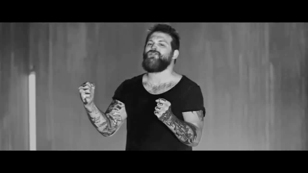 Asking Alexandria - Alone in a Room