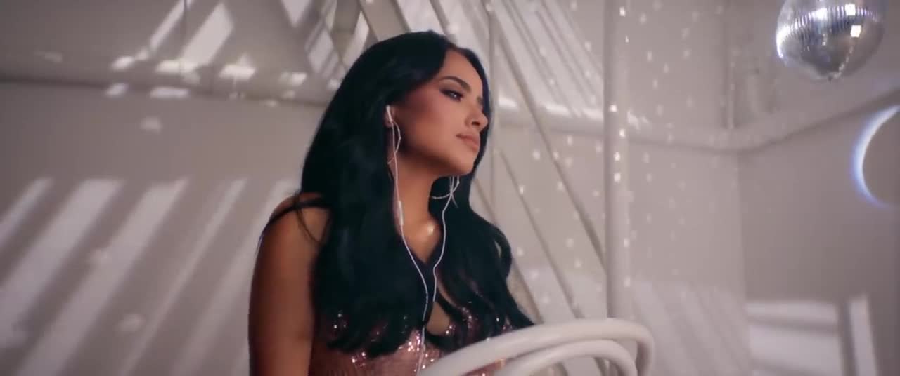 Becky G - En mi contra