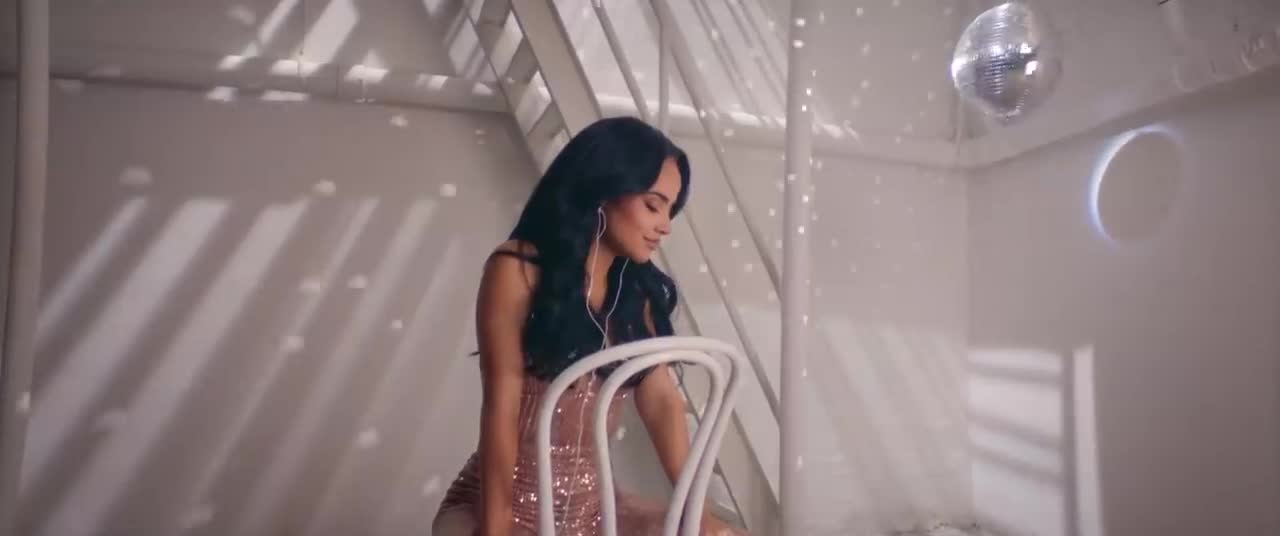 Becky G - En mi contra