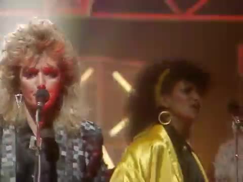 Bonnie Tyler - Holding Out for a Hero