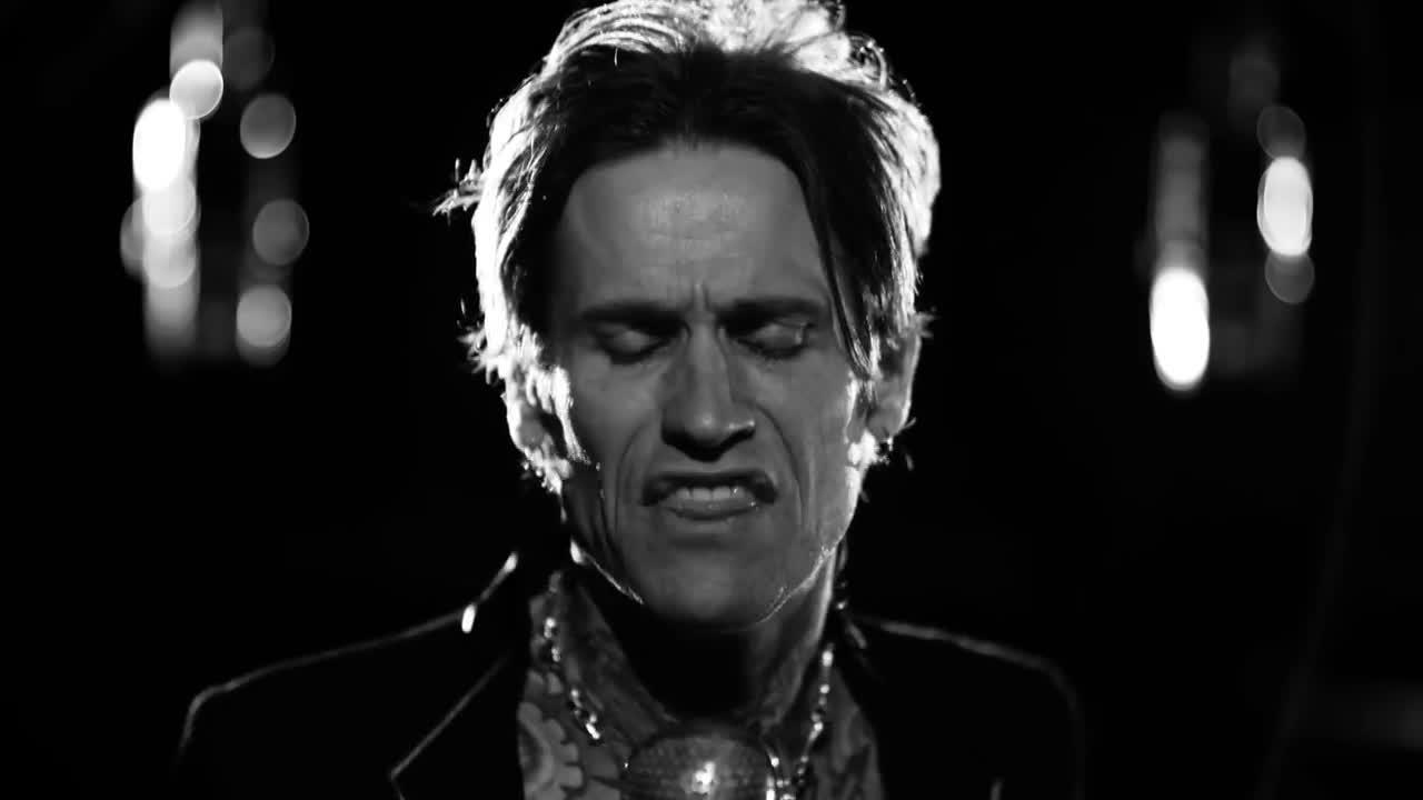 Buckcherry - The Feeling Never Dies