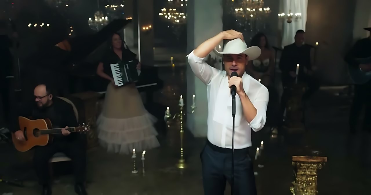 Carlos Rivera - Alguien me espera en madrid