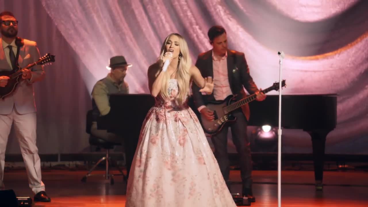 Carrie Underwood - Nothing but the Blood of Jesus