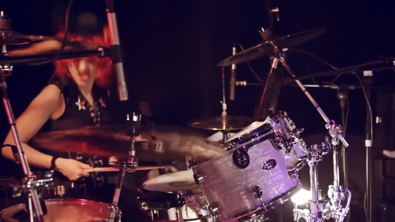 Cherri Bomb - Shake the Ground