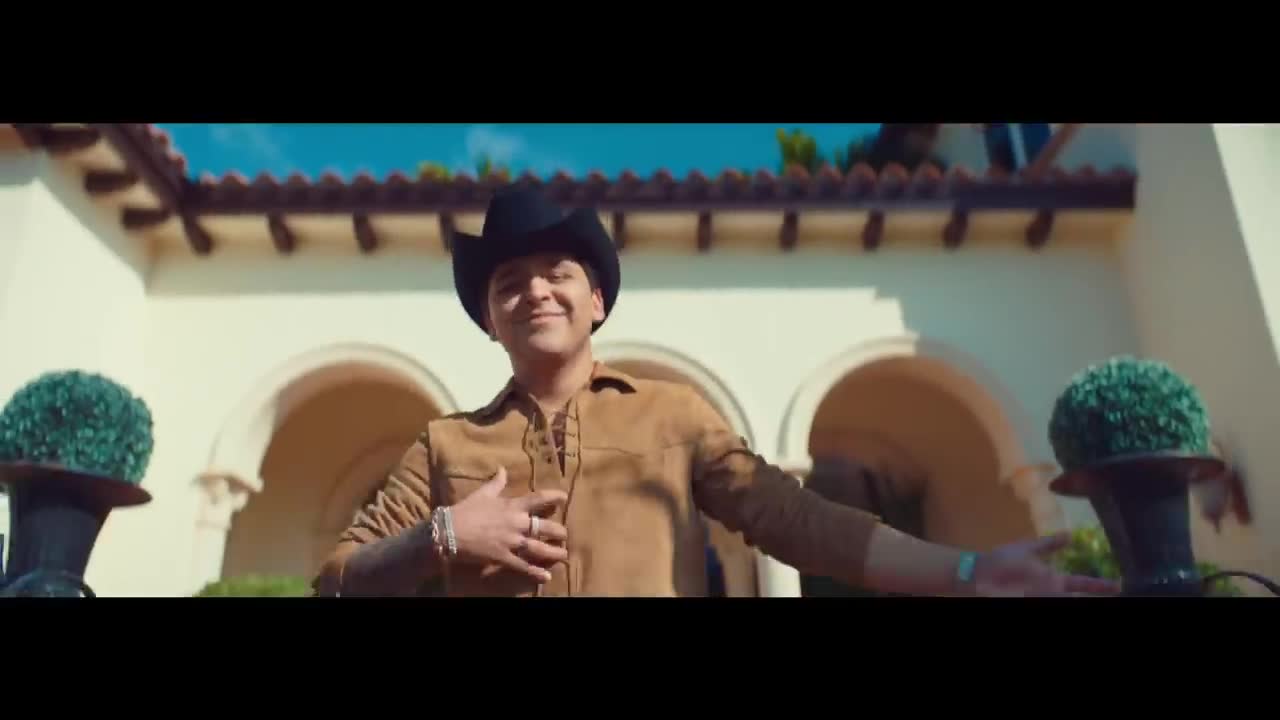 Christian Nodal - Si te falta alguien