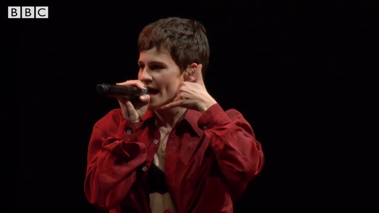 Christine and the Queens - Girlfriend