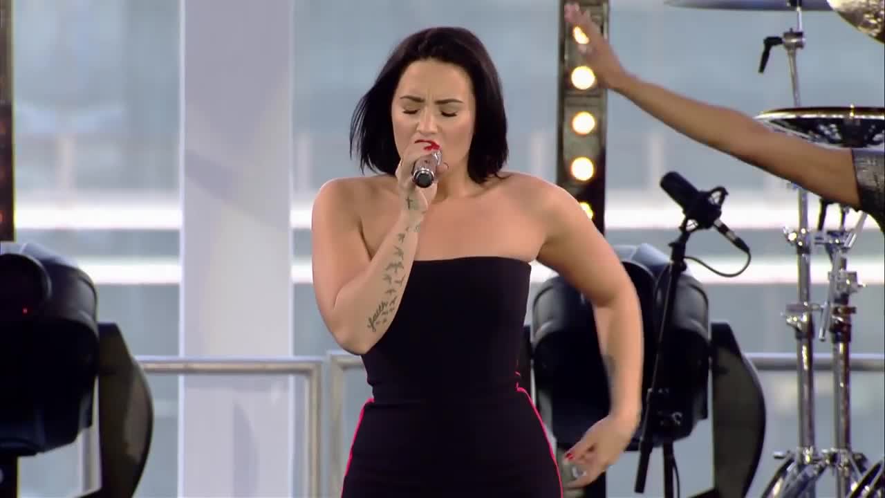 Demi Lovato - Confident