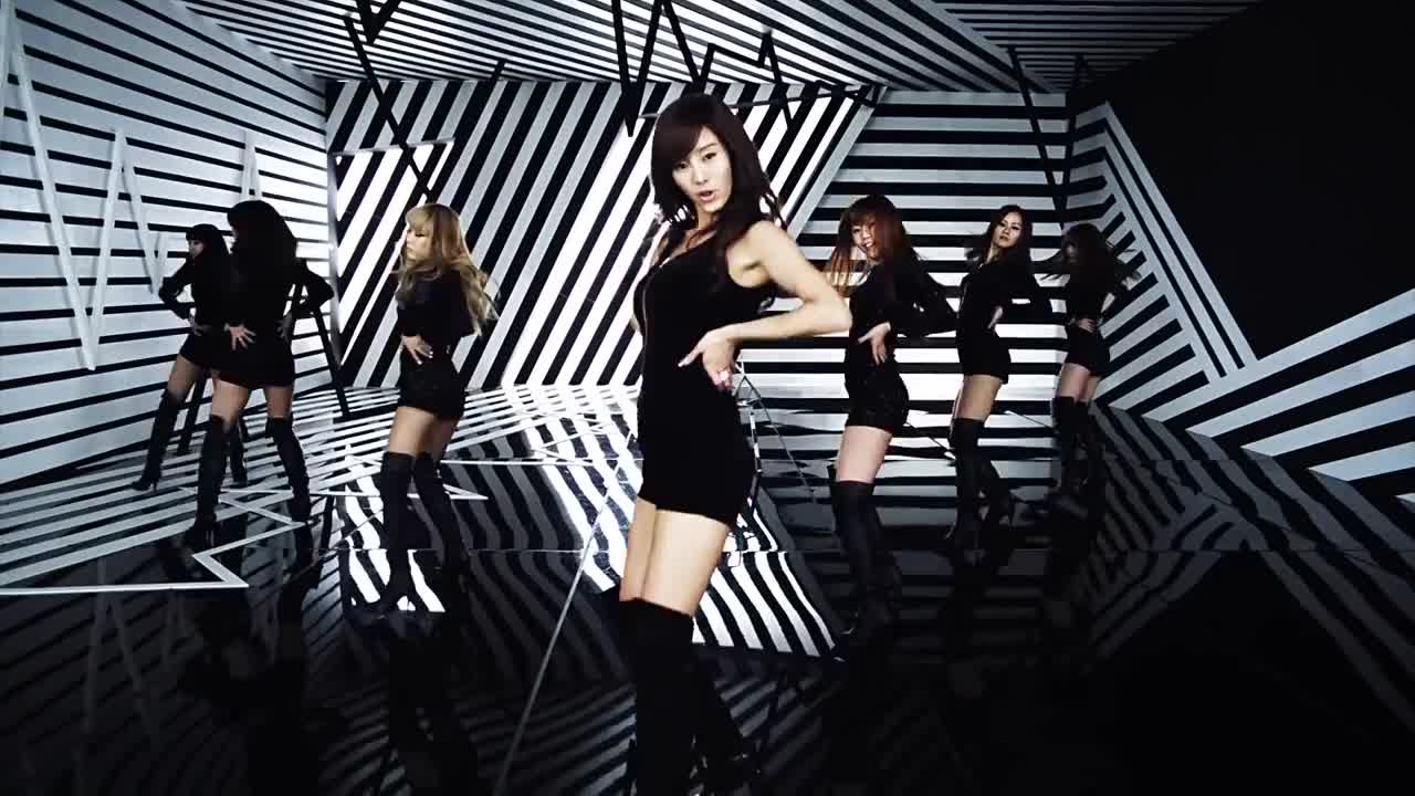 G.NA - Black & White