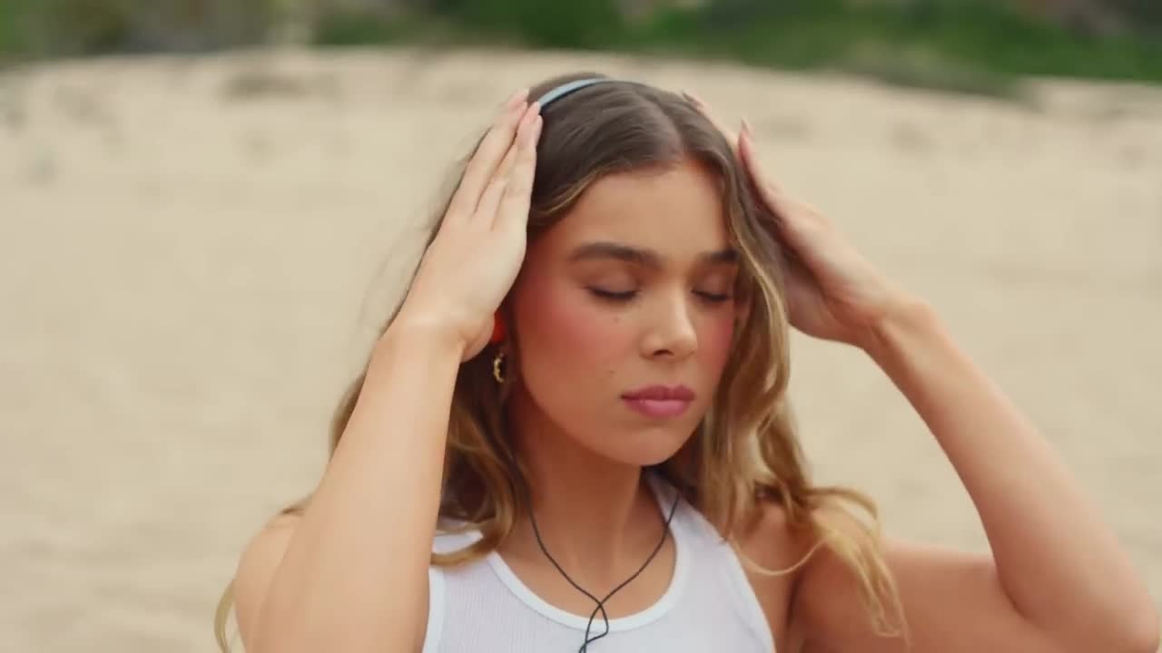 Hailee Steinfeld - Coast