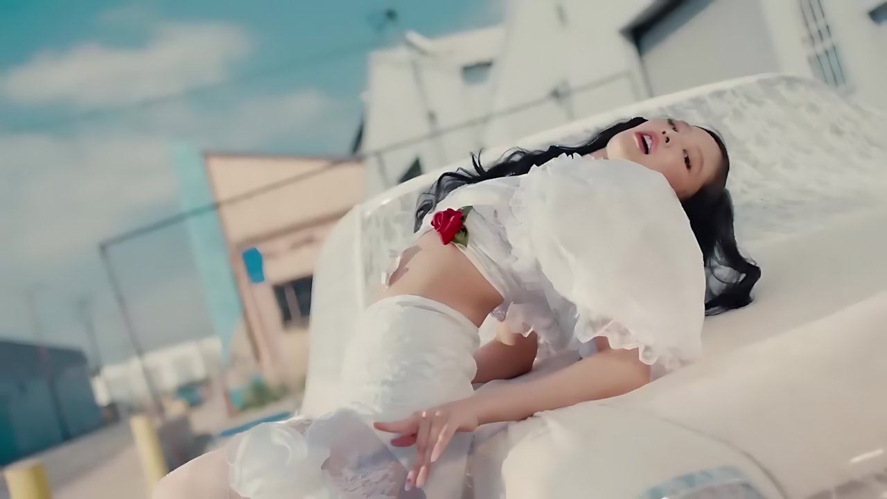 JENNIE - Mantra