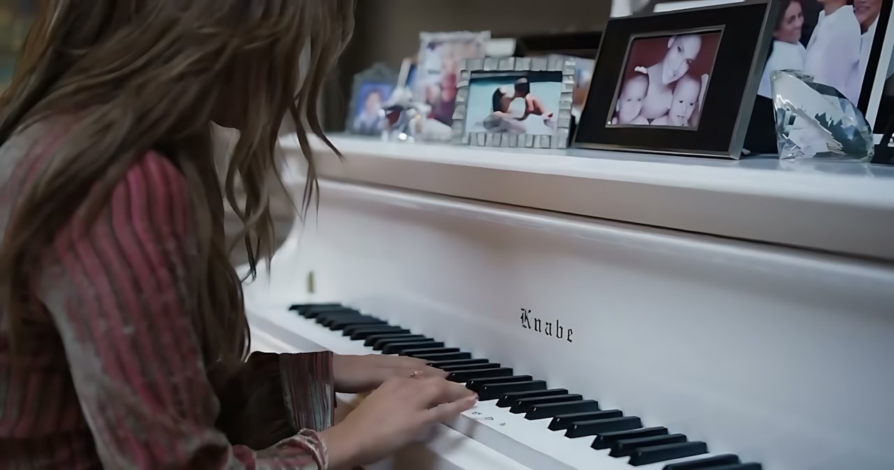 Jennifer Lopez - Nobody’s Watching (Marry Me)