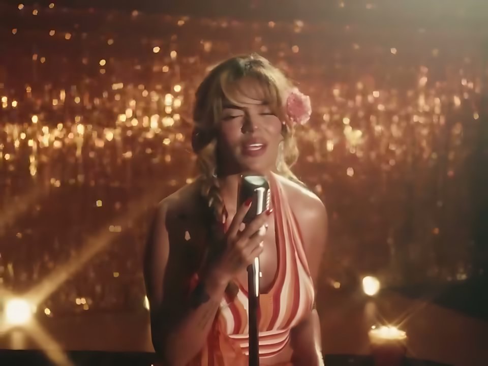 KAROL G - Se puso linda