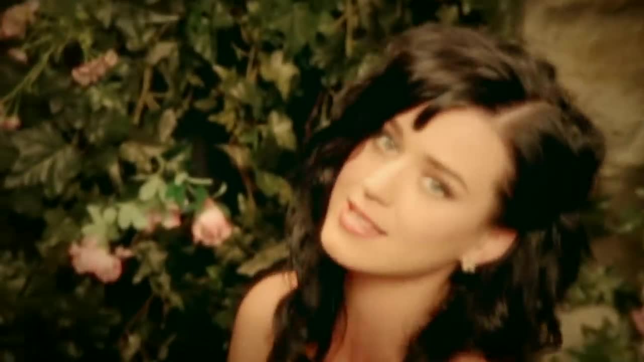 Katy Perry - I Kissed a Girl