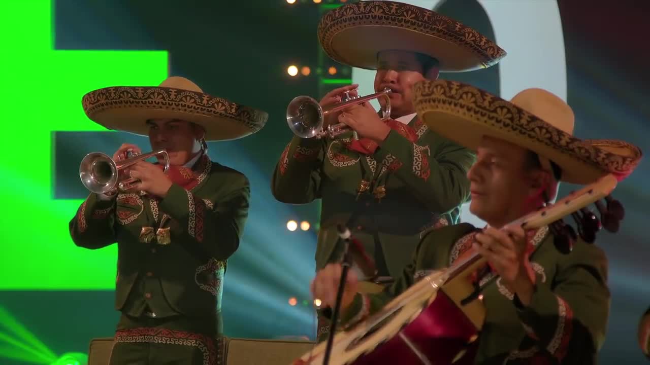 Leo Dan - Toquen mariachis canten