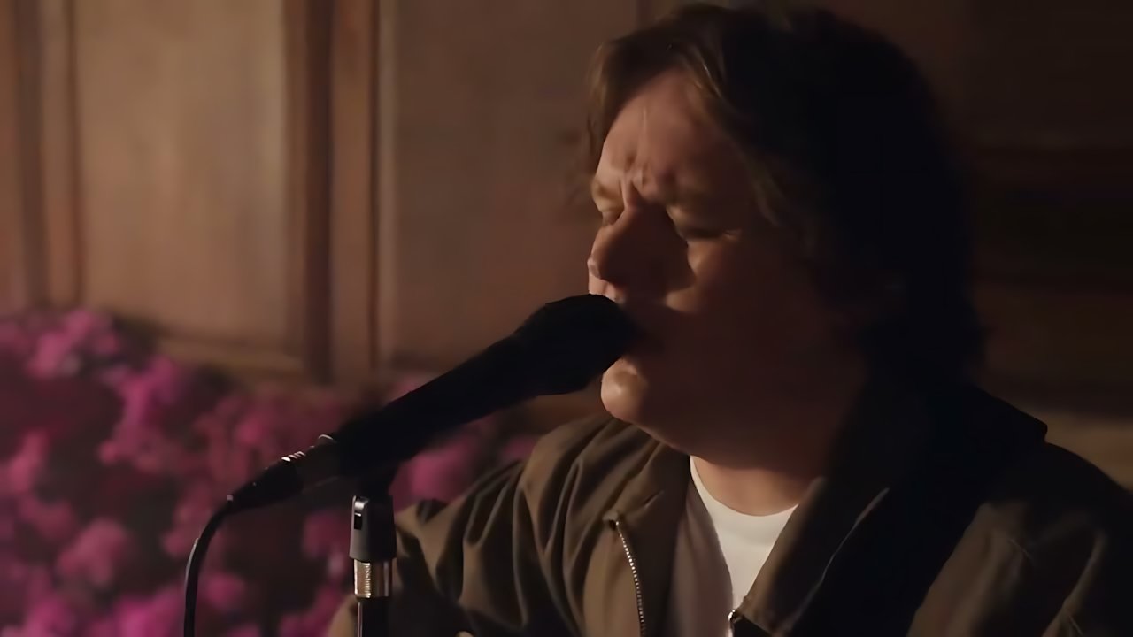 Lewis Capaldi - Survive