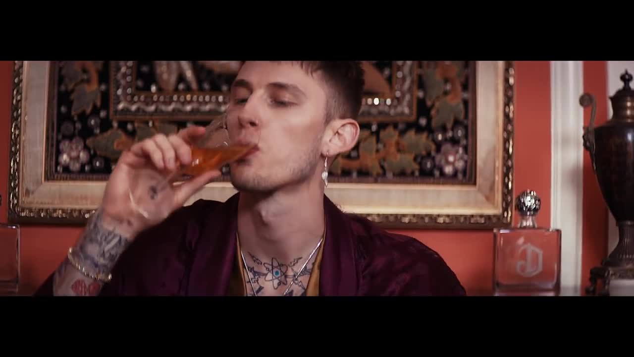 Machine Gun Kelly - Trap Paris