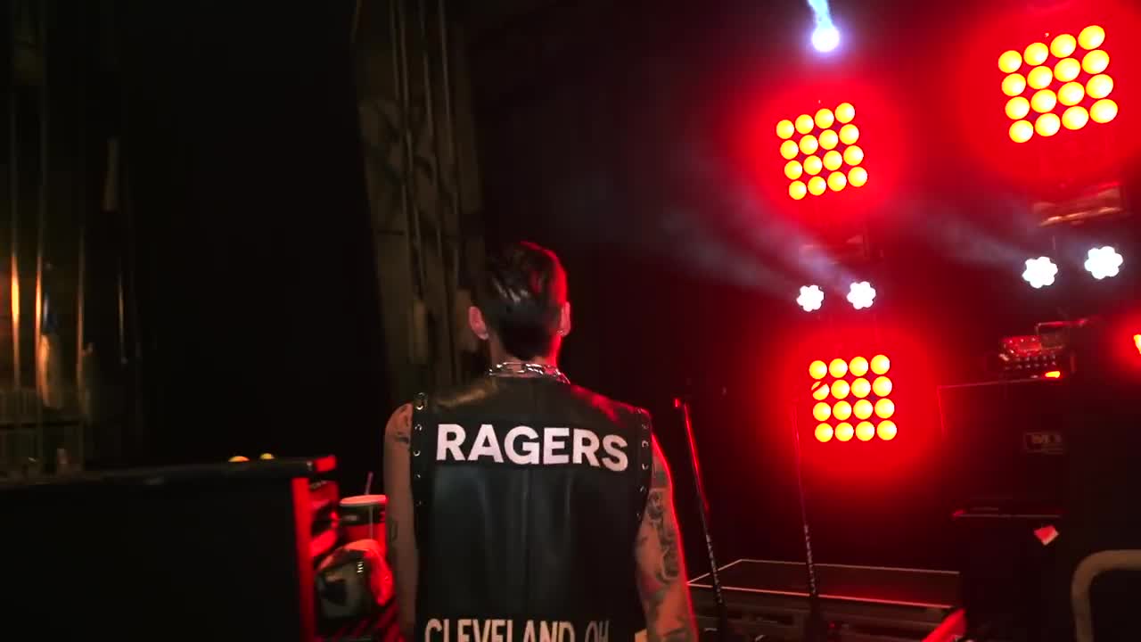 Machine Gun Kelly - Wanna Ball