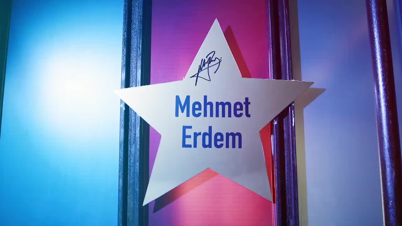 Mehmet Erdem - Bir Elmanın Yarısı