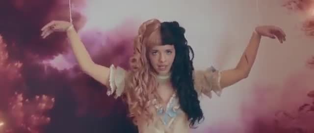 Melanie Martinez - Show & Tell