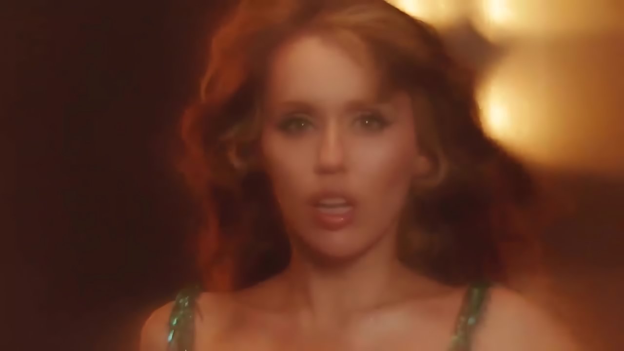 Miley Cyrus - End of the World