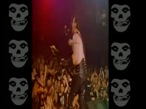 Misfits - Dig Up Her Bones