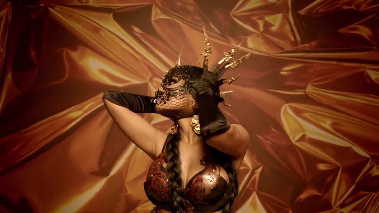 Nicki Minaj - Light My Body Up