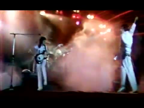 Queen - Tie Your Mother Down