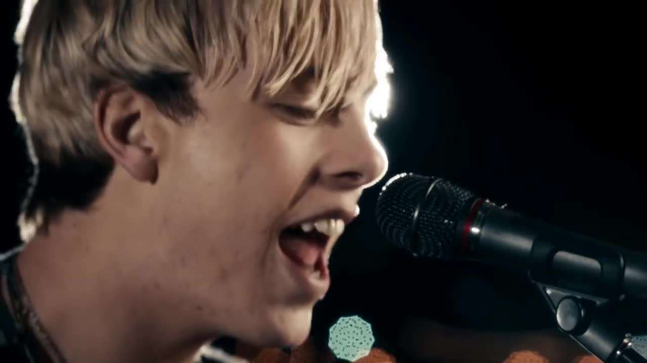 R5 - Loud