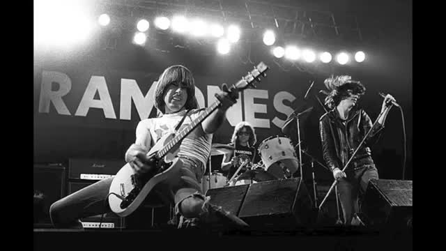 Ramones - Sheena Is a Punk Rocker