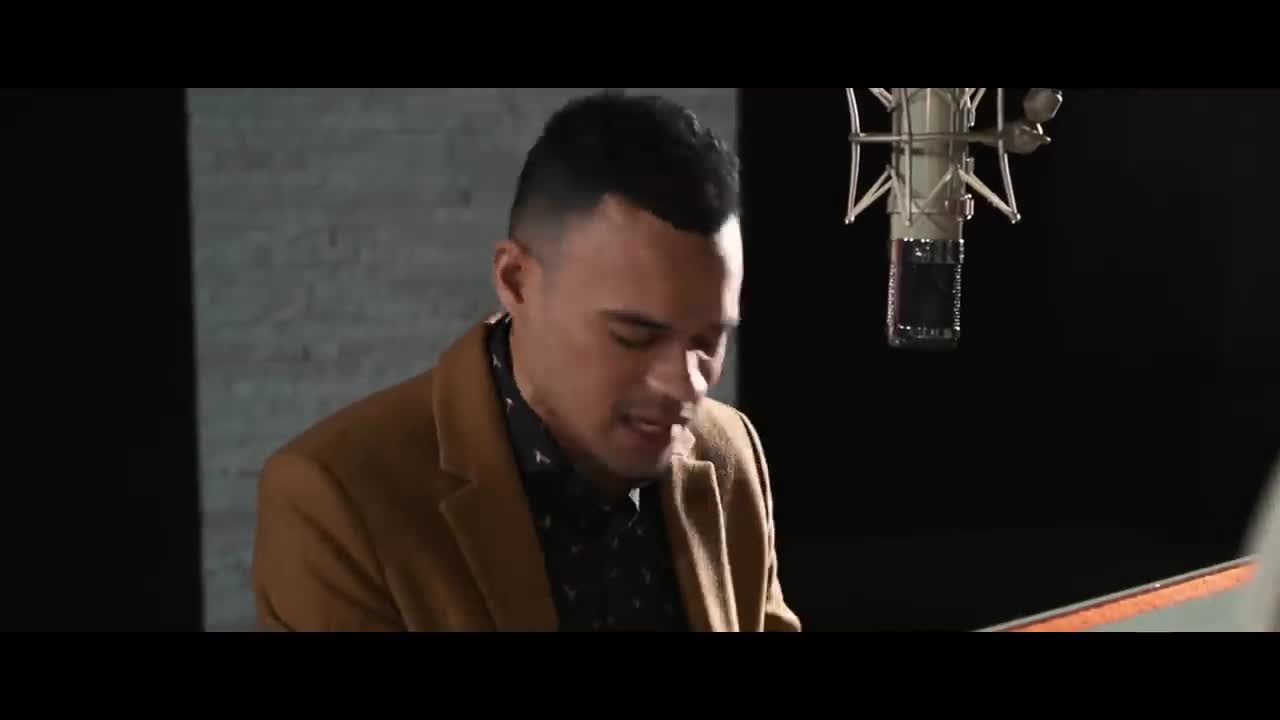 Tauren Wells - Hills and Valleys