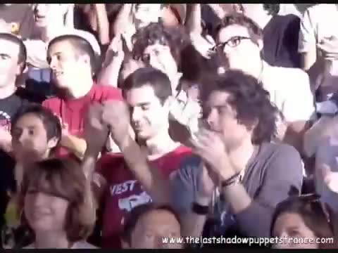 The Last Shadow Puppets - Paris Summer (live)