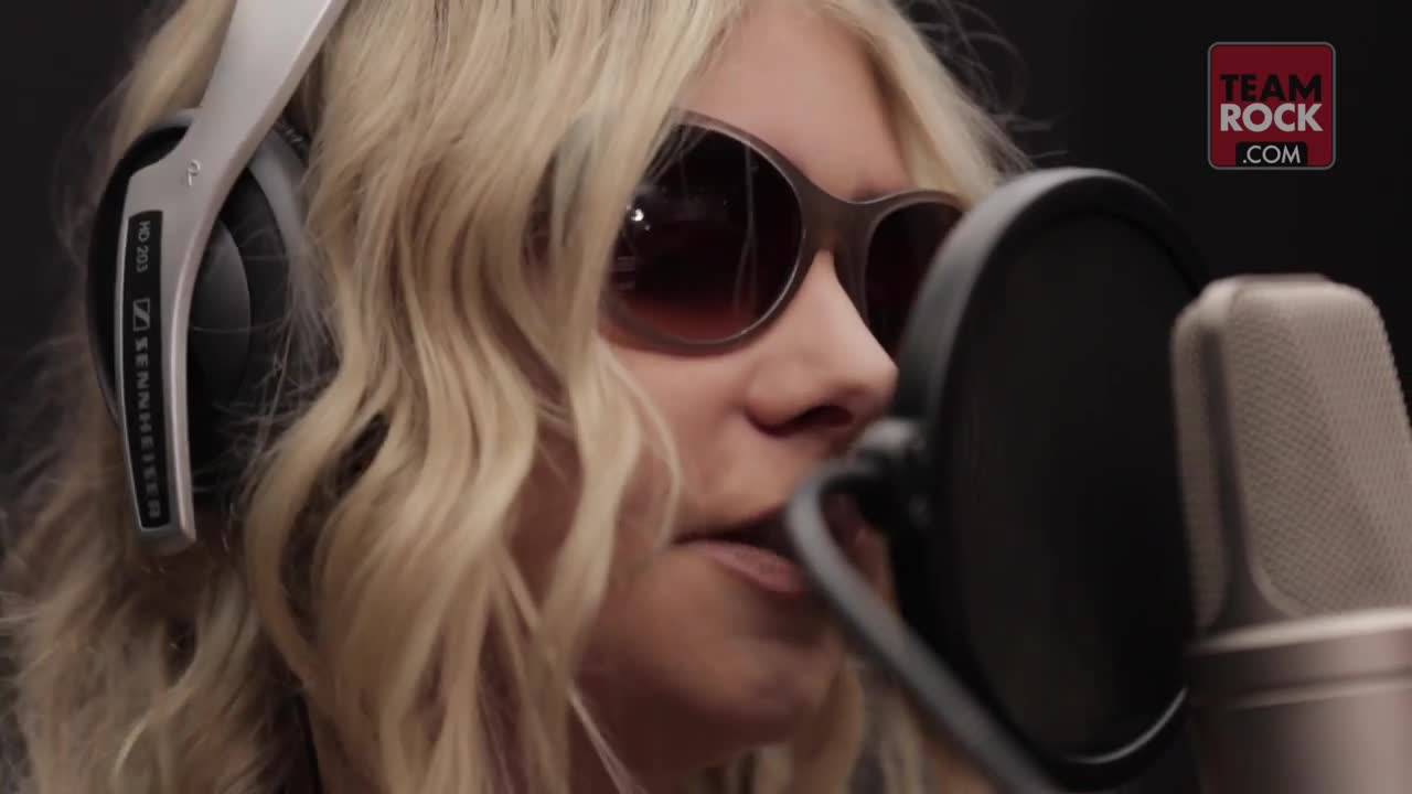 The Pretty Reckless - House on a Hill (unplugged)