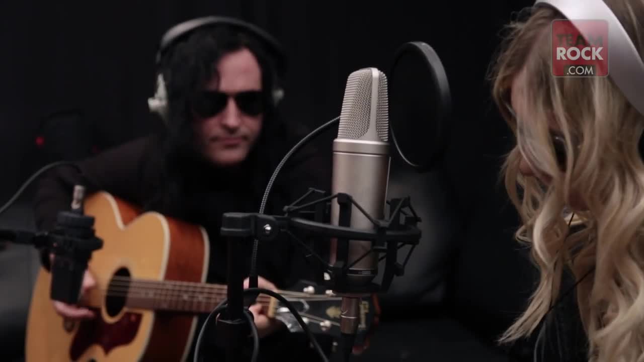 The Pretty Reckless - House on a Hill (unplugged)
