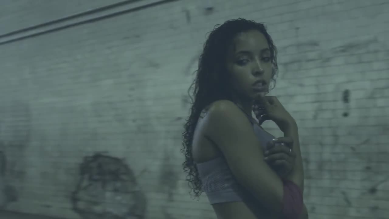 Tinashe - Bet