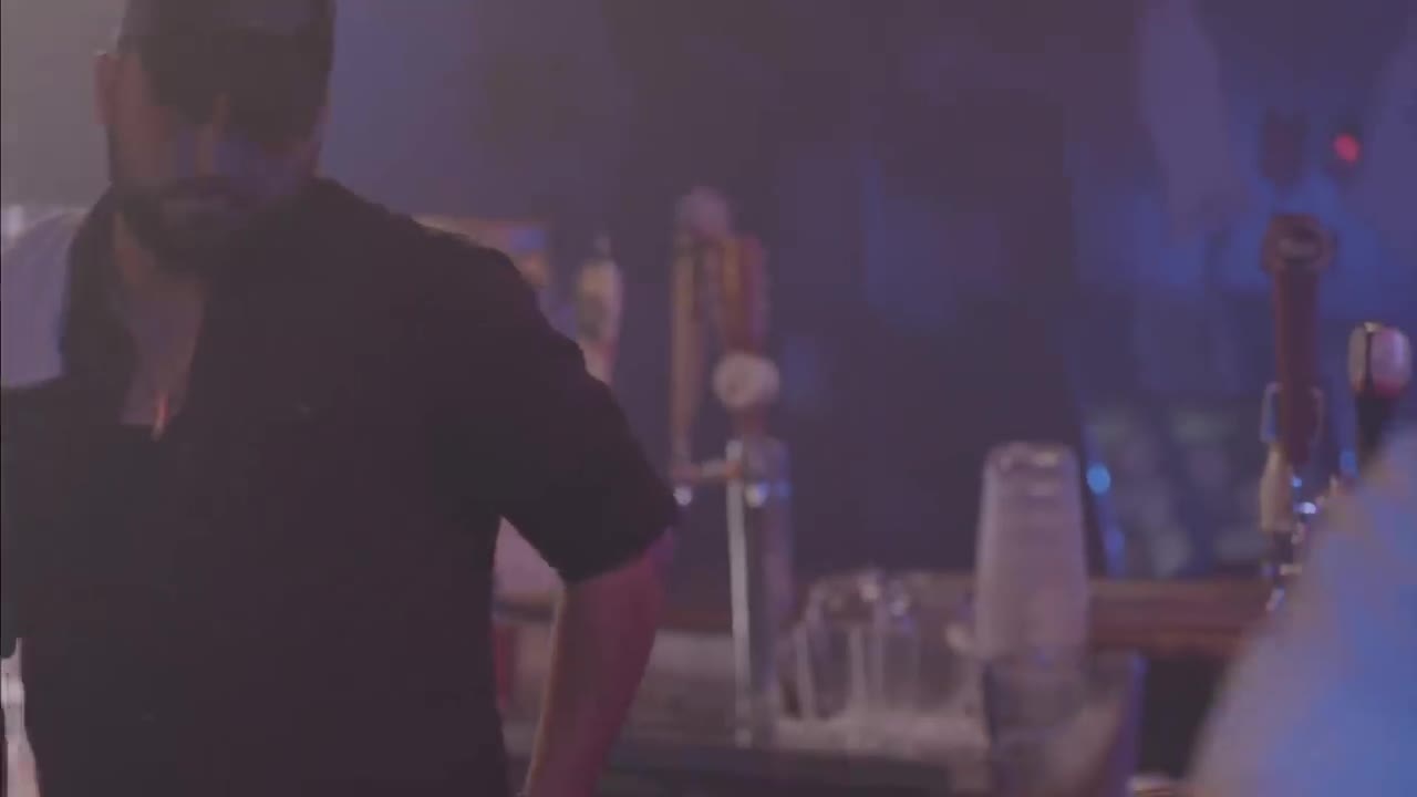 Tyler Farr - A Guy Walks Into a Bar