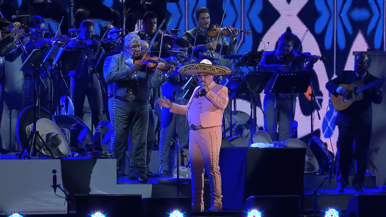 Vicente Fernández - Que de raro tiene