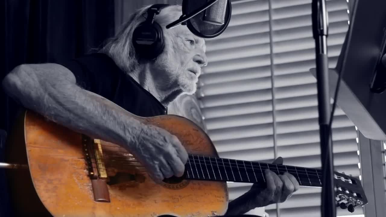 Willie Nelson - A Woman’s Love