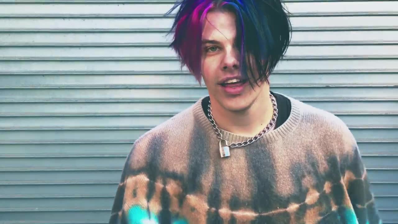 YUNGBLUD - Weird!