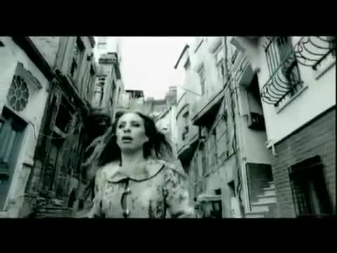 Zeynep Casalini - Duvar