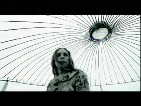 Zeynep Casalini - Duvar