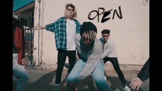 PRETTYMUCH - Open Arms