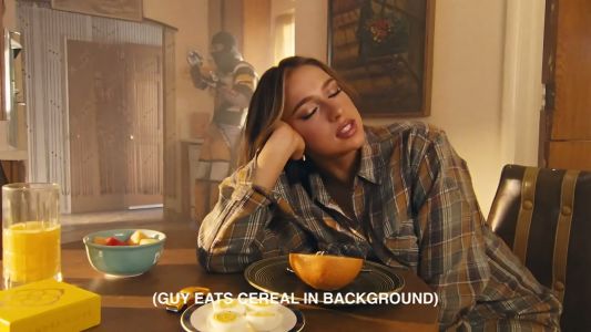 Tate McRae - 2 hands